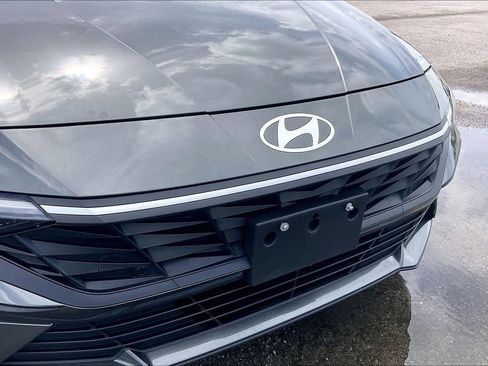 Used 2024 Hyundai Elantra SEL FWD image 32