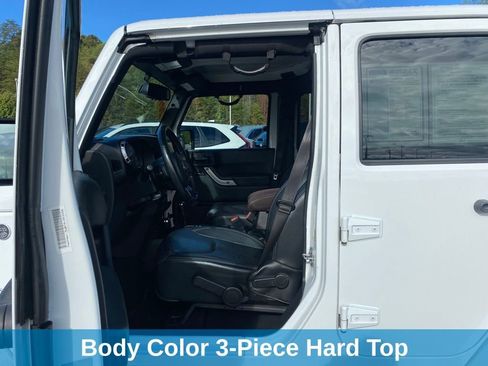 Used 2017 Jeep Wrangler Unlimited Sahara w/ Connectivity Group image 19