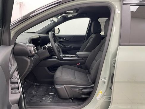 Used 2025 Chevrolet Equinox LT AWD/4WD image 9
