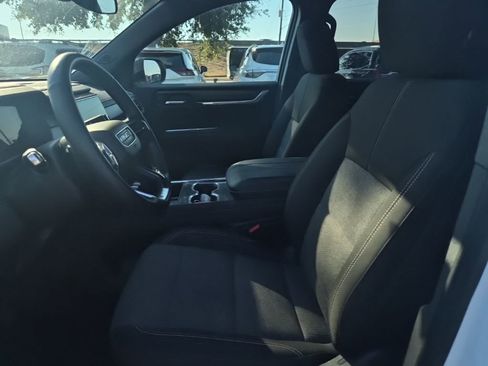 Used 2025 GMC Acadia Elevation image 13