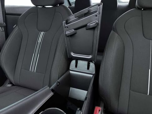 New 2025 Hyundai Elantra SEL FWD image 18