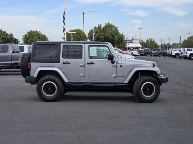 Used 2017 Jeep Wrangler Unlimited Sahara AWD/4WD image 3
