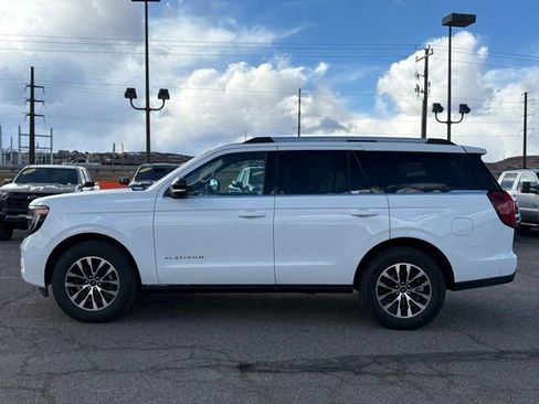 Used 2025 Ford Expedition Platinum image 3