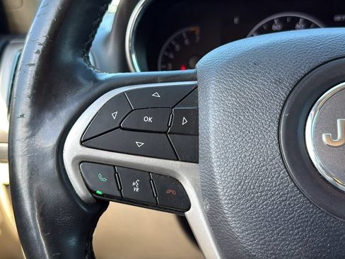 Used 2019 Jeep Grand Cherokee Laredo w/ 18" Wheel & 8.4" Radio Group AWD/4WD image 31