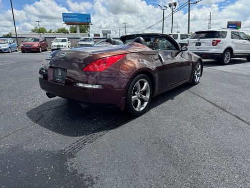 Used 2006 Nissan 350Z Grand Touring RWD image 7