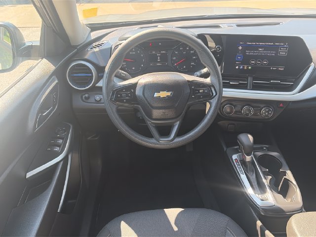 Used 2026 Chevrolet Trax LS FWD image 14