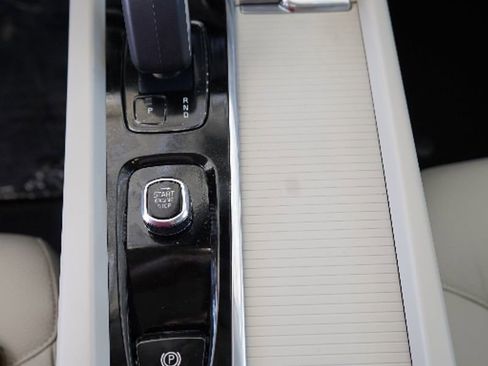 New 2025 Volvo XC60 B5 Core w/ Protection Package Premier image 16