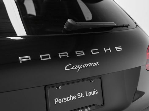 Certified 2018 Porsche Cayenne Platinum Edition image 19