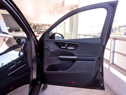 Used 2026 Mercedes-Benz GLC 300 4MATIC image 27