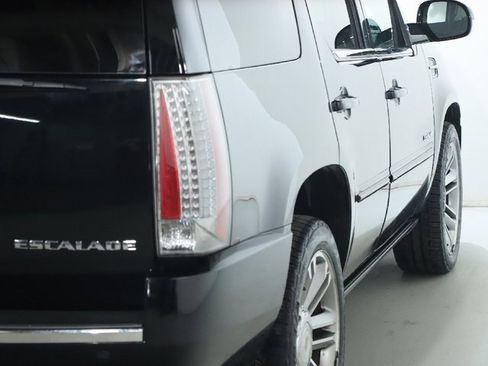 Used 2014 Cadillac Escalade Premium image 44