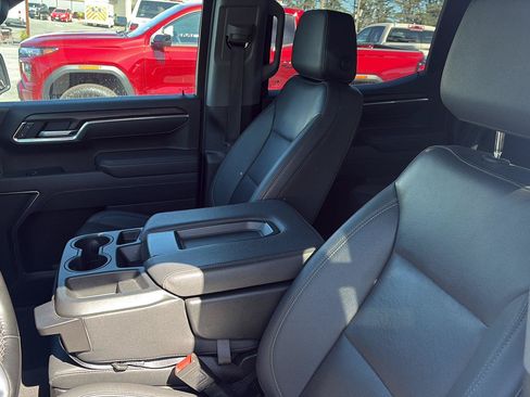 Used 2025 GMC Sierra 1500 SLT RWD image 8