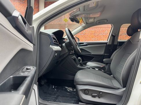 Used 2024 Volkswagen Taos SE image 23