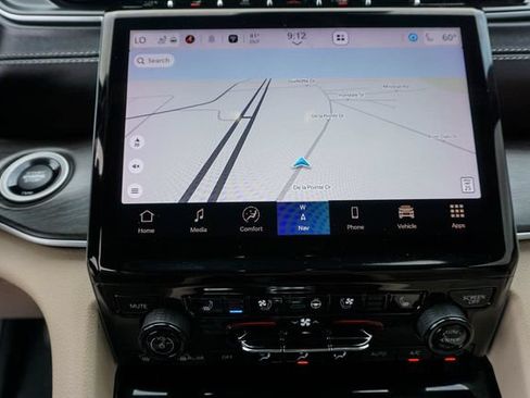 Used 2023 Jeep Grand Cherokee L Limited w/ Luxury Tech Group II AWD/4WD image 26
