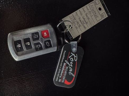 Used 2013 Toyota Sienna Limited w/ Premium Pkg AWD/4WD image 35