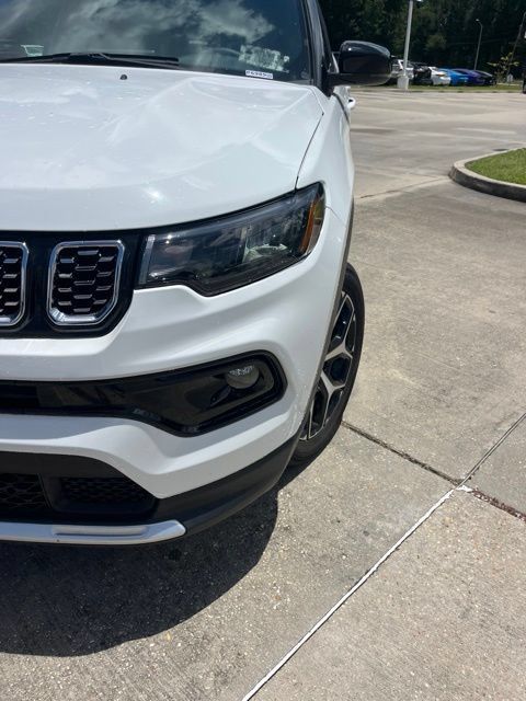 Used 2025 Jeep Compass Limited AWD/4WD image 12