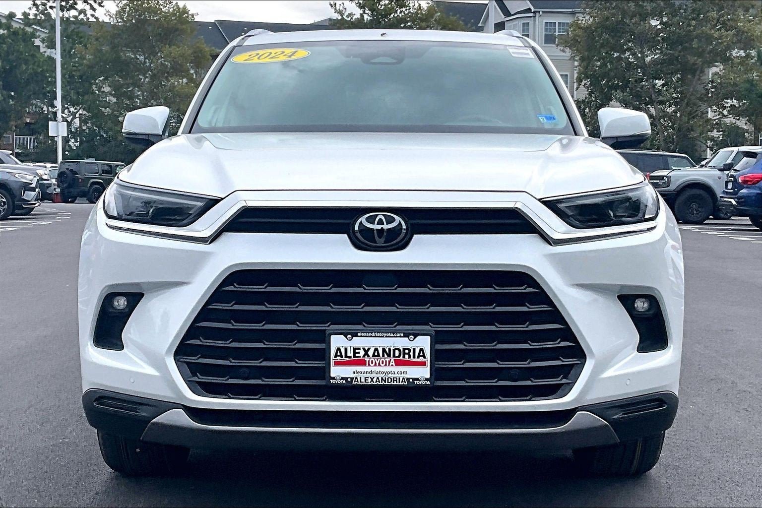 Used 2024 Toyota Grand Highlander AWD image 3