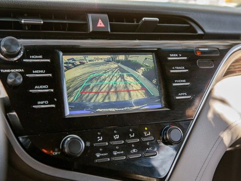 Used 2018 Toyota Camry LE image 15