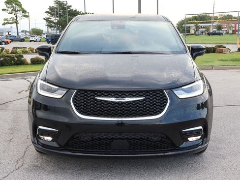 New 2026 Chrysler Pacifica Select image 3