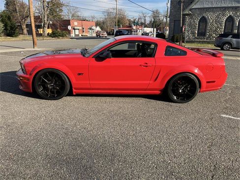 Used 2006 Ford Mustang GT image 18