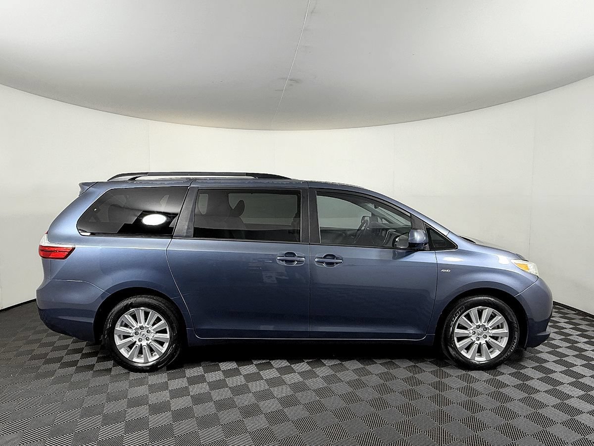 Used 2017 Toyota Sienna LE AWD/4WD image 7