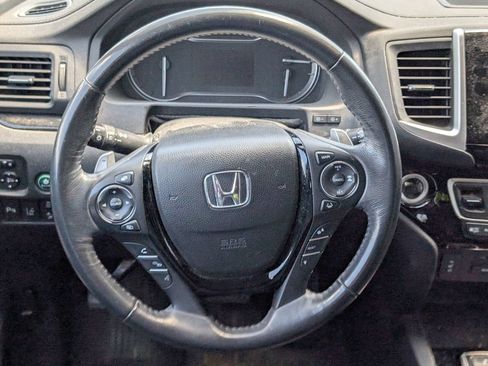 Used 2017 Honda Pilot Touring image 11