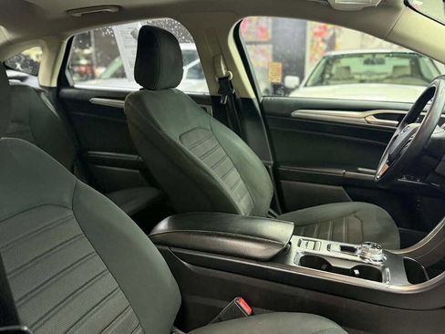 Used 2020 Ford Fusion SE image 16