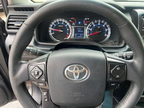 Used 2018 Toyota 4Runner TRD Off-Road Premium AWD/4WD image 17