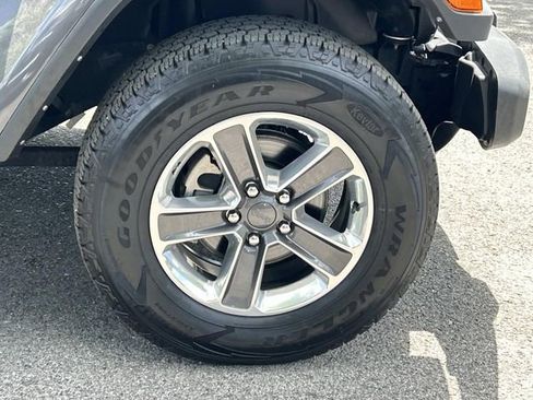 Used 2022 Jeep Wrangler Unlimited Sahara w/ Dual Top Group AWD/4WD image 9