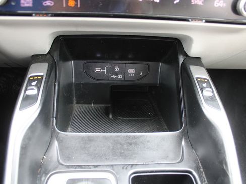 Certified 2025 Kia Sorento S w/ Panoramic Sunroof Package image 38