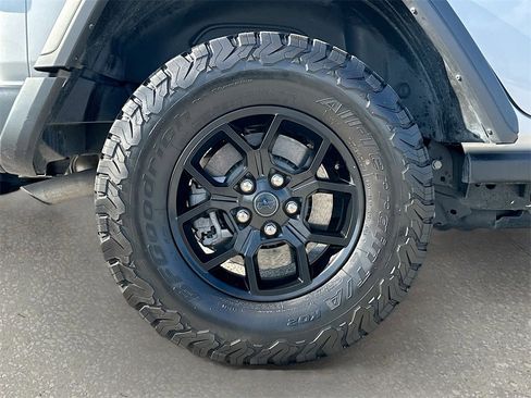 Used 2024 Jeep Wrangler Unlimited image 27