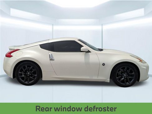 Used 2015 Nissan 370Z Coupe RWD image 8