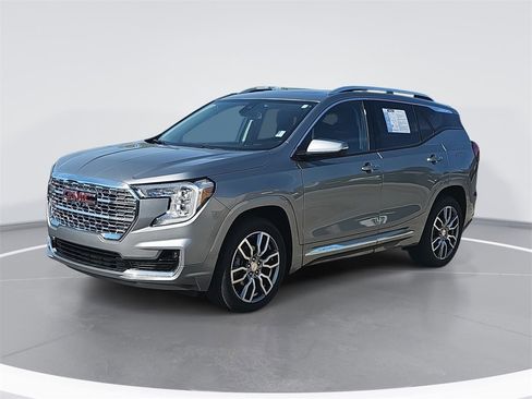 Used 2024 GMC Terrain Denali w/ Denali Premium Package image 8