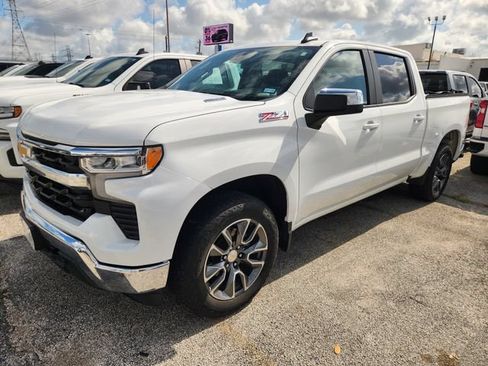 Used 2023 Chevrolet Silverado 1500 LT w/ Z71 Off-Road Package AWD/4WD image 2