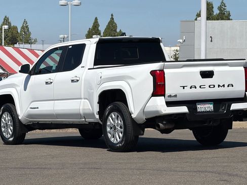 Used 2024 Toyota Tacoma SR5 AWD/4WD image 7