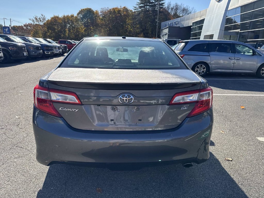 Used 2014 Toyota Camry SE w/ Leather Package FWD image 4