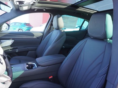 New 2025 Maserati Grecale GT image 17