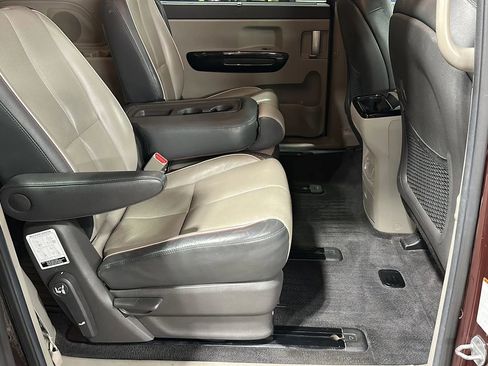 Used 2018 Kia Sedona EX image 16