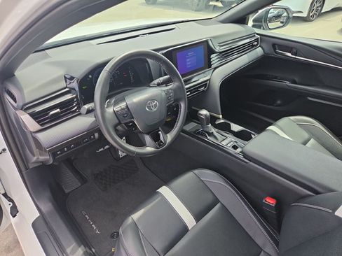 Used 2025 Toyota Camry SE w/ Convenience Package FWD image 10