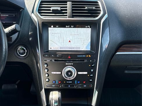 Used 2017 Ford Explorer Limited w/ Equipment Group 303A AWD/4WD image 24