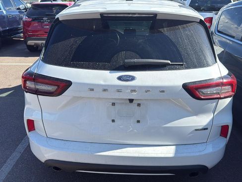 Used 2023 Ford Escape ST-Line Select AWD/4WD image 4
