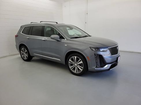 Used 2022 Cadillac XT6 Premium Luxury FWD image 4