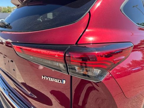 Used 2021 Toyota Highlander Platinum AWD/4WD image 11