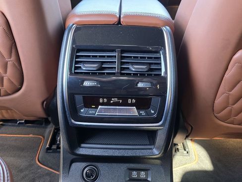 Used 2023 BMW X7 M60i image 21