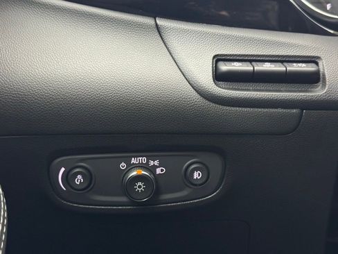 Used 2021 Buick Encore GX Essence w/ Advanced Technology Package FWD image 22