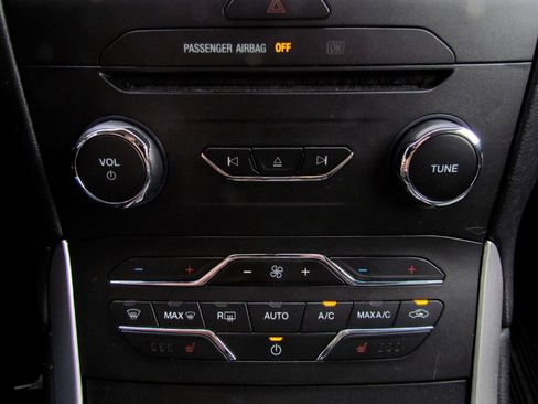 Used 2017 Ford Edge SEL w/ Equipment Group 201A FWD image 38