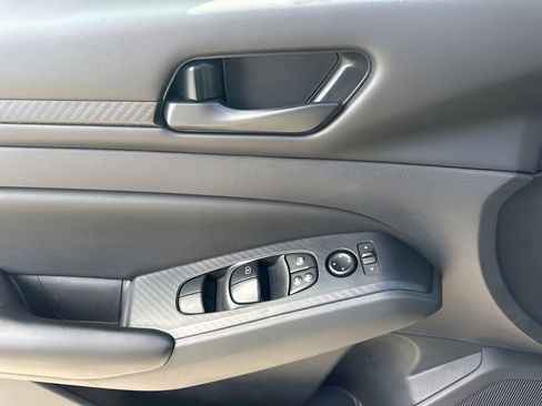 Used 2024 Nissan Altima 2.5 S image 23