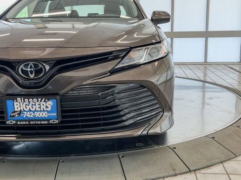 Used 2018 Toyota Camry LE image 11