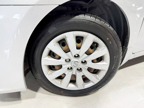 Used 2018 Nissan Sentra S FWD image 2
