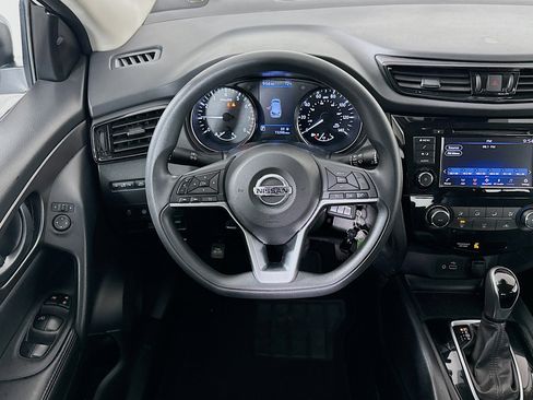 Used 2021 Nissan Rogue Sport S image 17