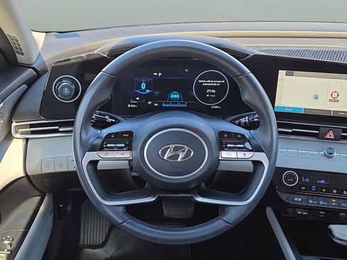 Used 2023 Hyundai Elantra Limited image 15